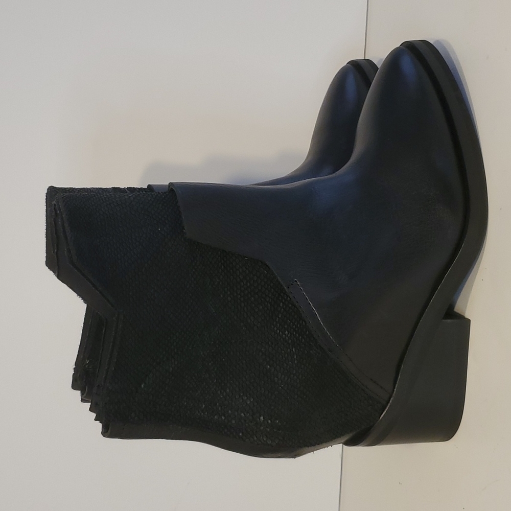 Cinzia Araia Boots Made In Italy Size 39.5 USA 9.5 NWOT